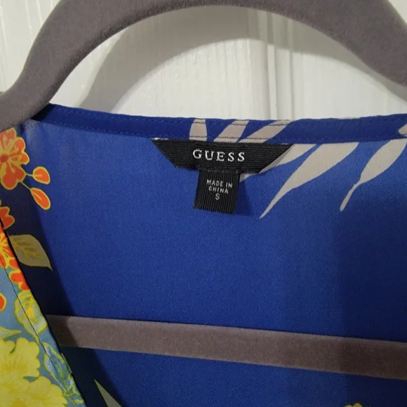 Guess Cross Over Floral Top - Picture 3 of 12